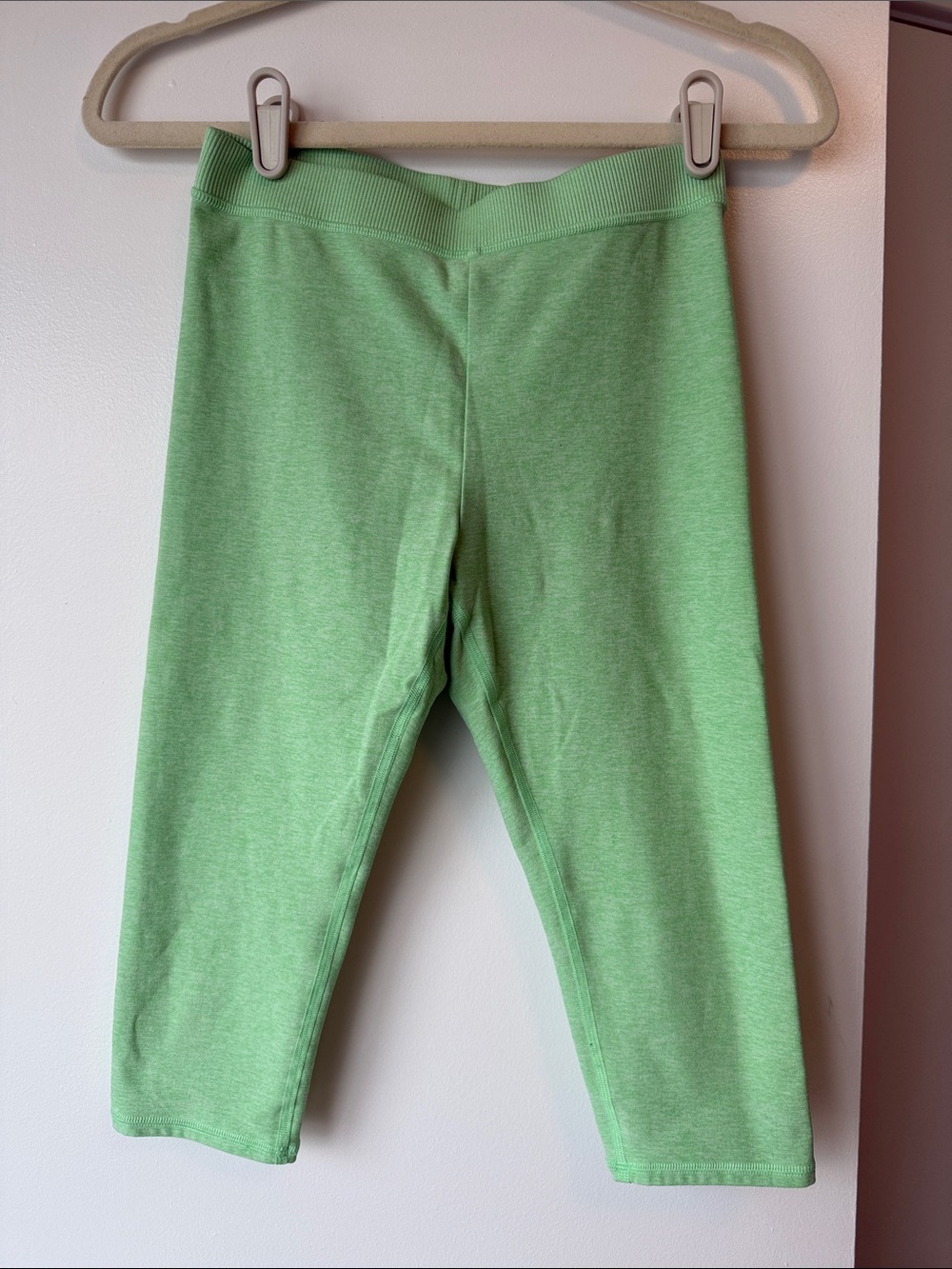 ALO Yoga Light Green Capri Leggings